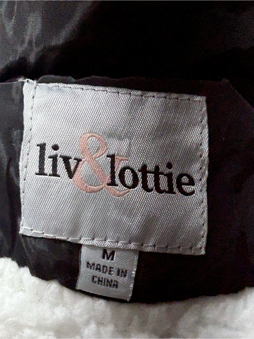 Liv & Lottie Black Puffer Vest Stand Collar Cinch Waist White Fuzzy Lining Sz M - Picture 3 of 12